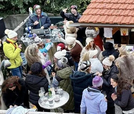 Apres ski DJ crowd
